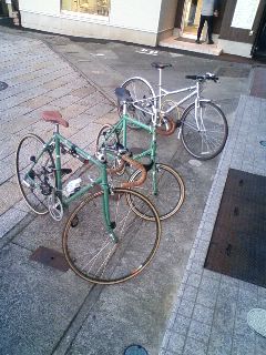 男３人自転車の会